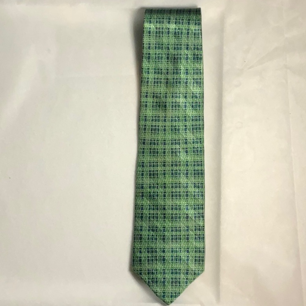 Jhane Barnes 100% silk tie, made in Italy.